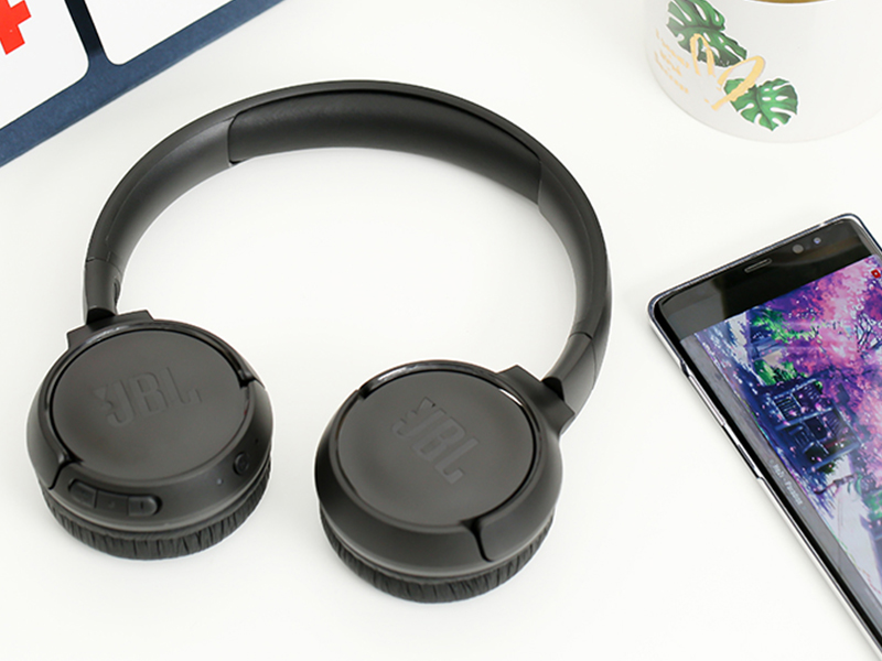 H&igrave;nh thật tai nghe chụp tai JBL